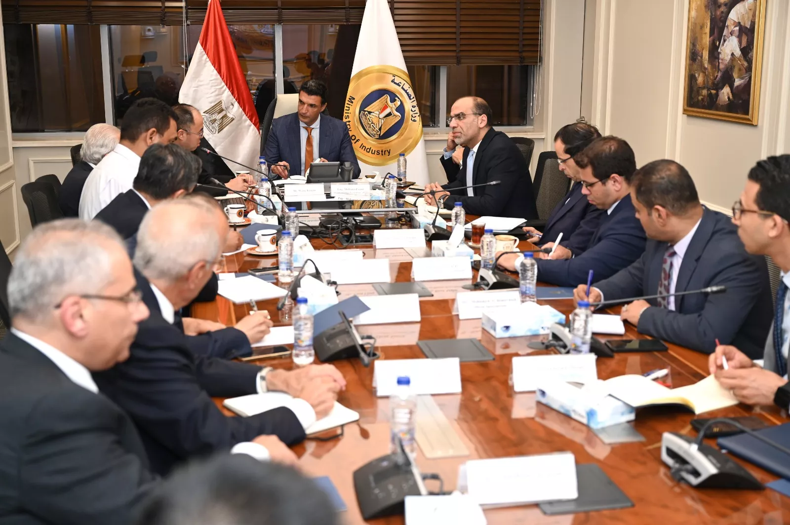 وزير الصناعة يجتمع مع ممثلي الشركة الصينية الوطنية للإطارات