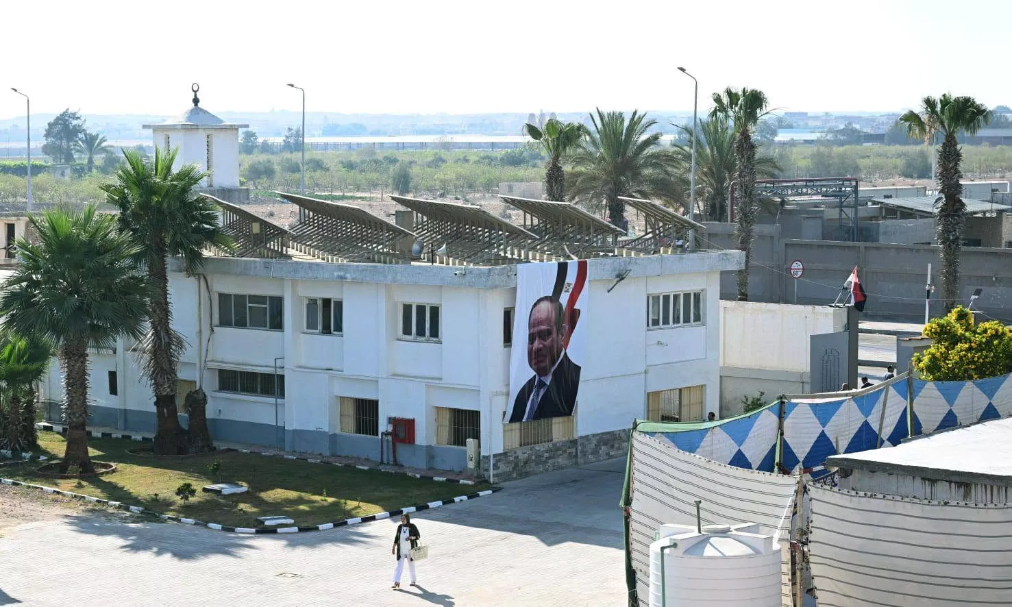 رئيس الوزراء يتفقد مركز تحكم غرب التابع لشركة الإسكندرية لتوزيع الكهرباء