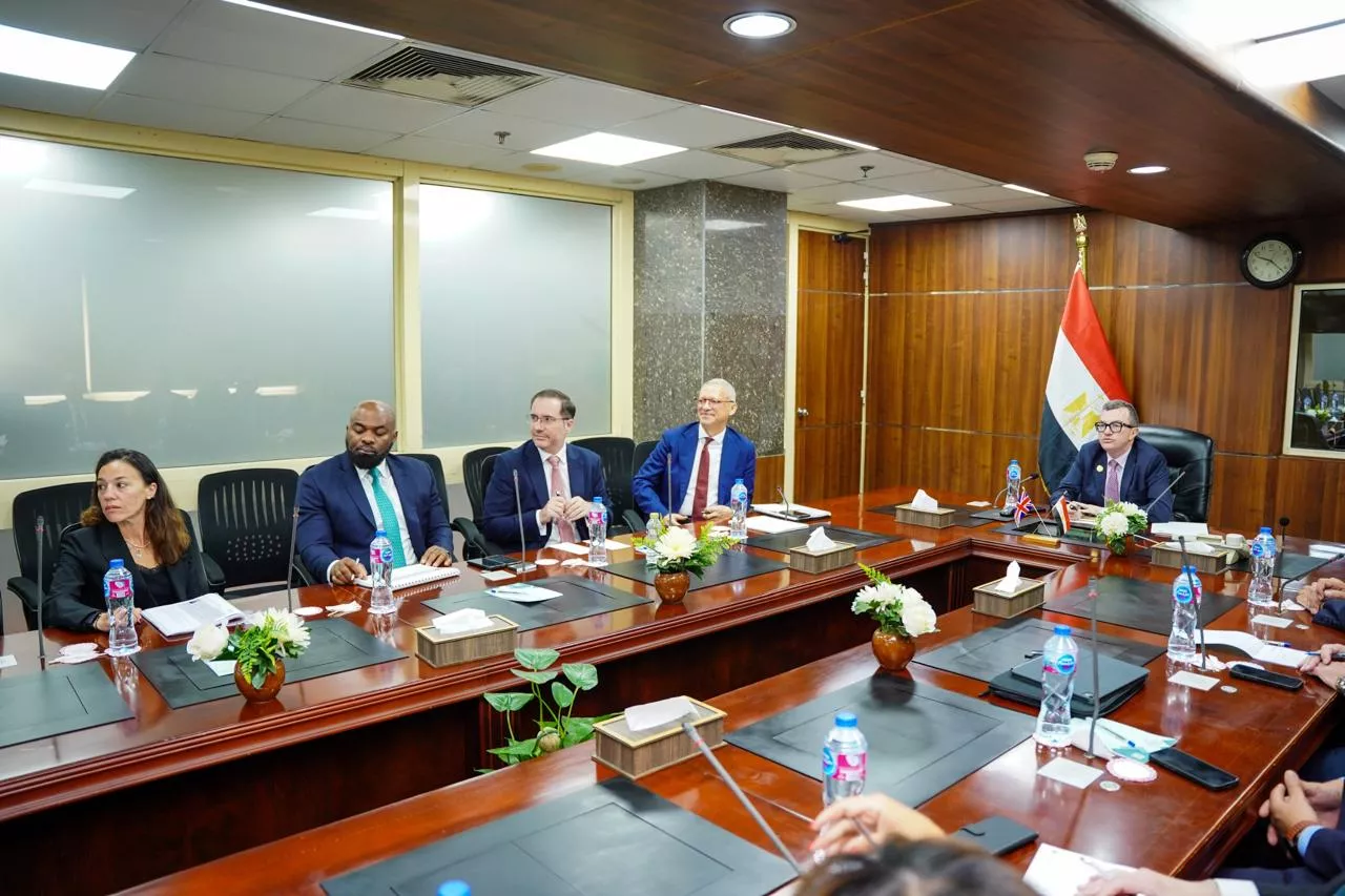 وزير التخطيط يجتمع مع الرئيس التنفيذي لمؤسسة الاستثمار البريطانية الدولية 