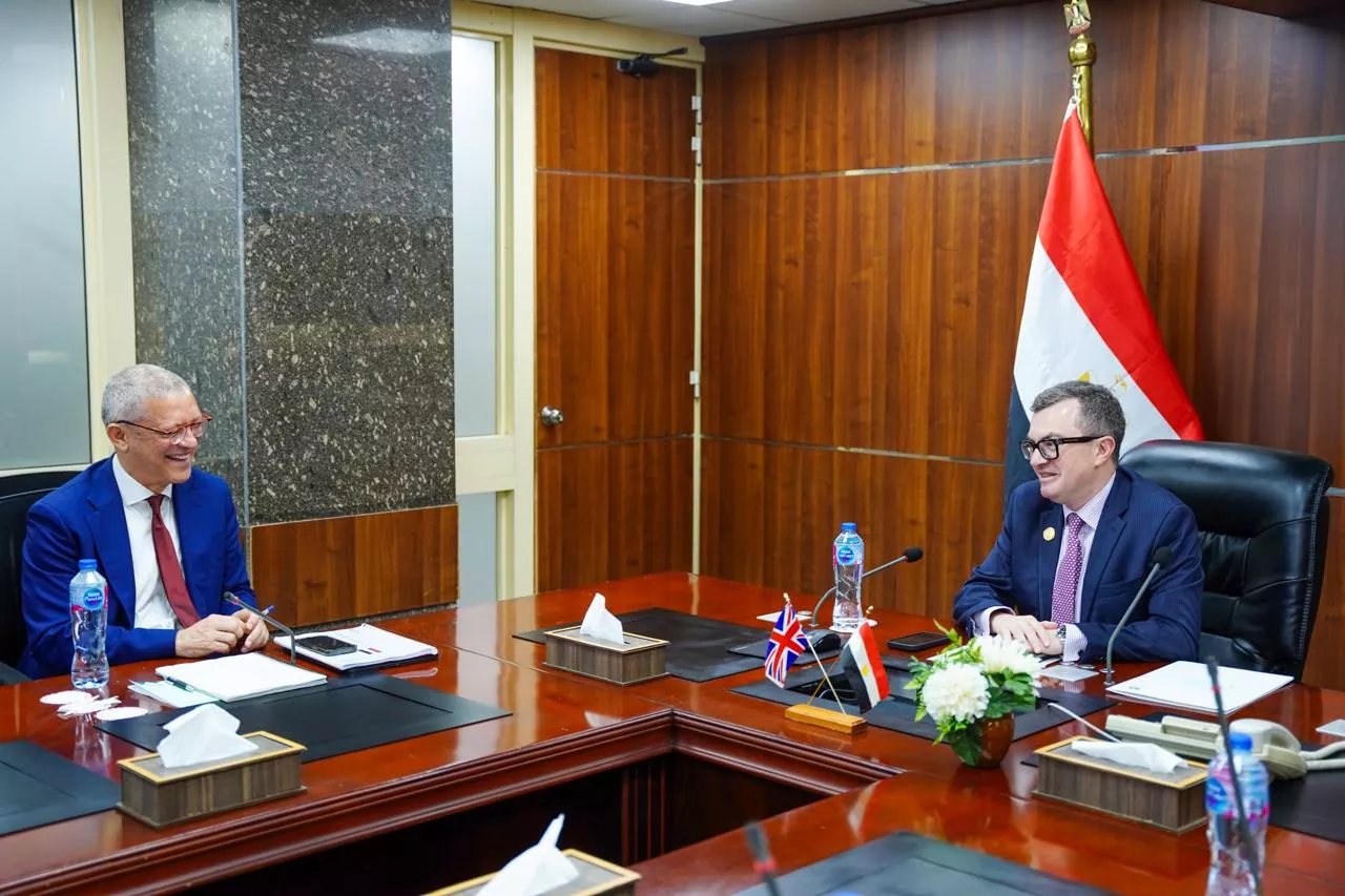 وزير التخطيط يجتمع مع الرئيس التنفيذي لمؤسسة الاستثمار البريطانية الدولية 