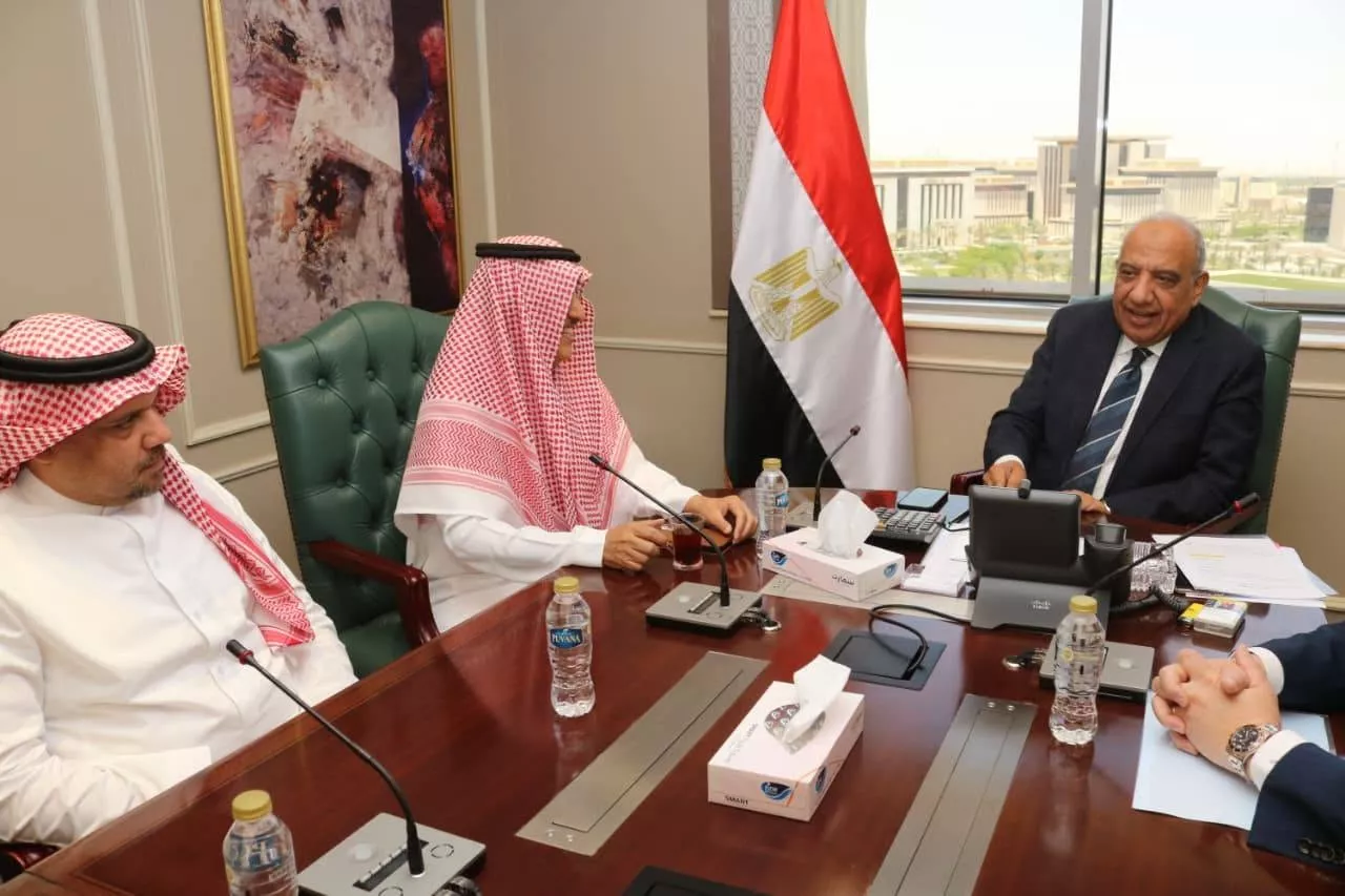 وزير الكهرباء يلتقي وفدامن شركة أكوا باور السعودية