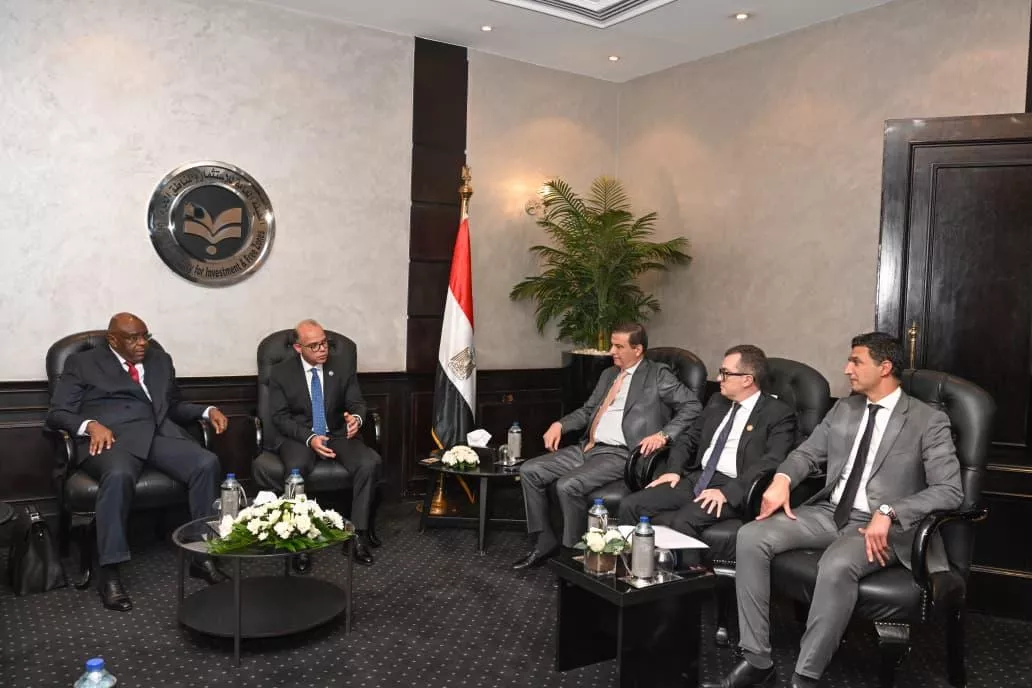 وزير الاستثمار يشارك في مائدة مستديرة لتعميق التعاون الاستثماري والتجاري