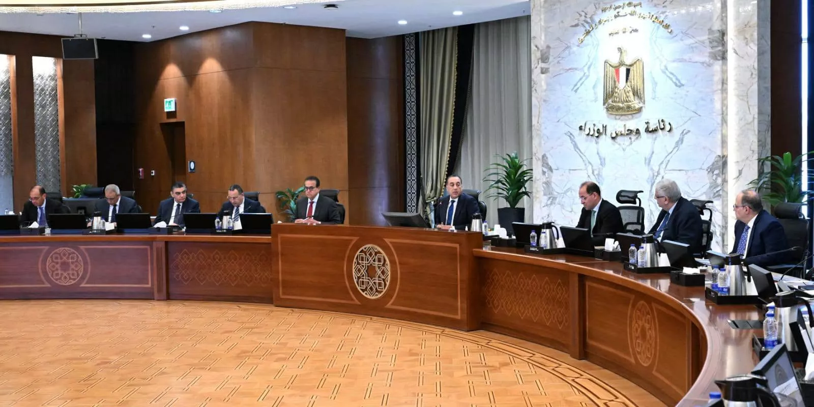 رئيس الوزراء يتابع موقف توافر مخزون من الأدوية