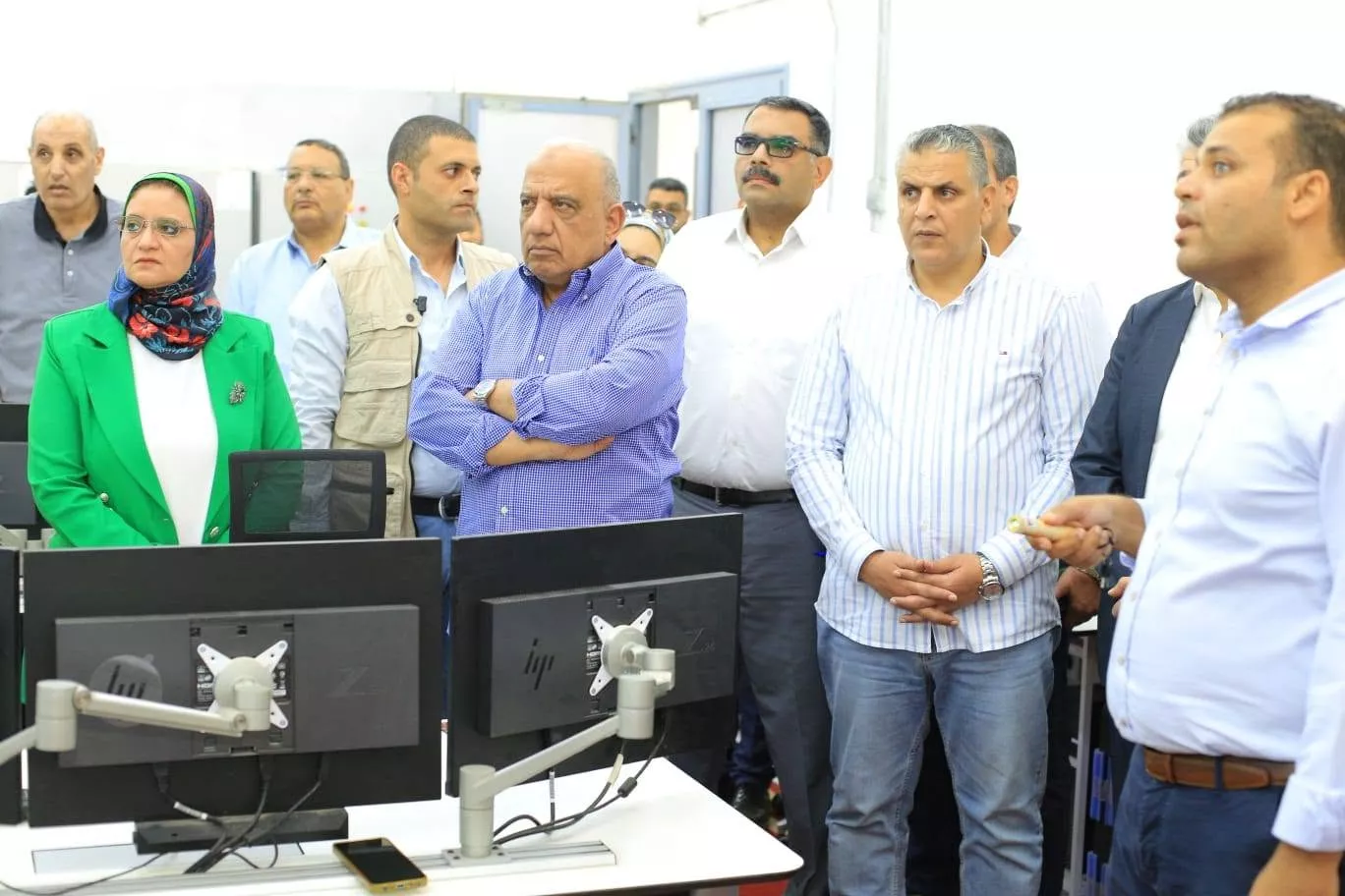 وزير الكهرباء في زيارة ميدانية إلى مجمع بنبان للطاقة الشمسية