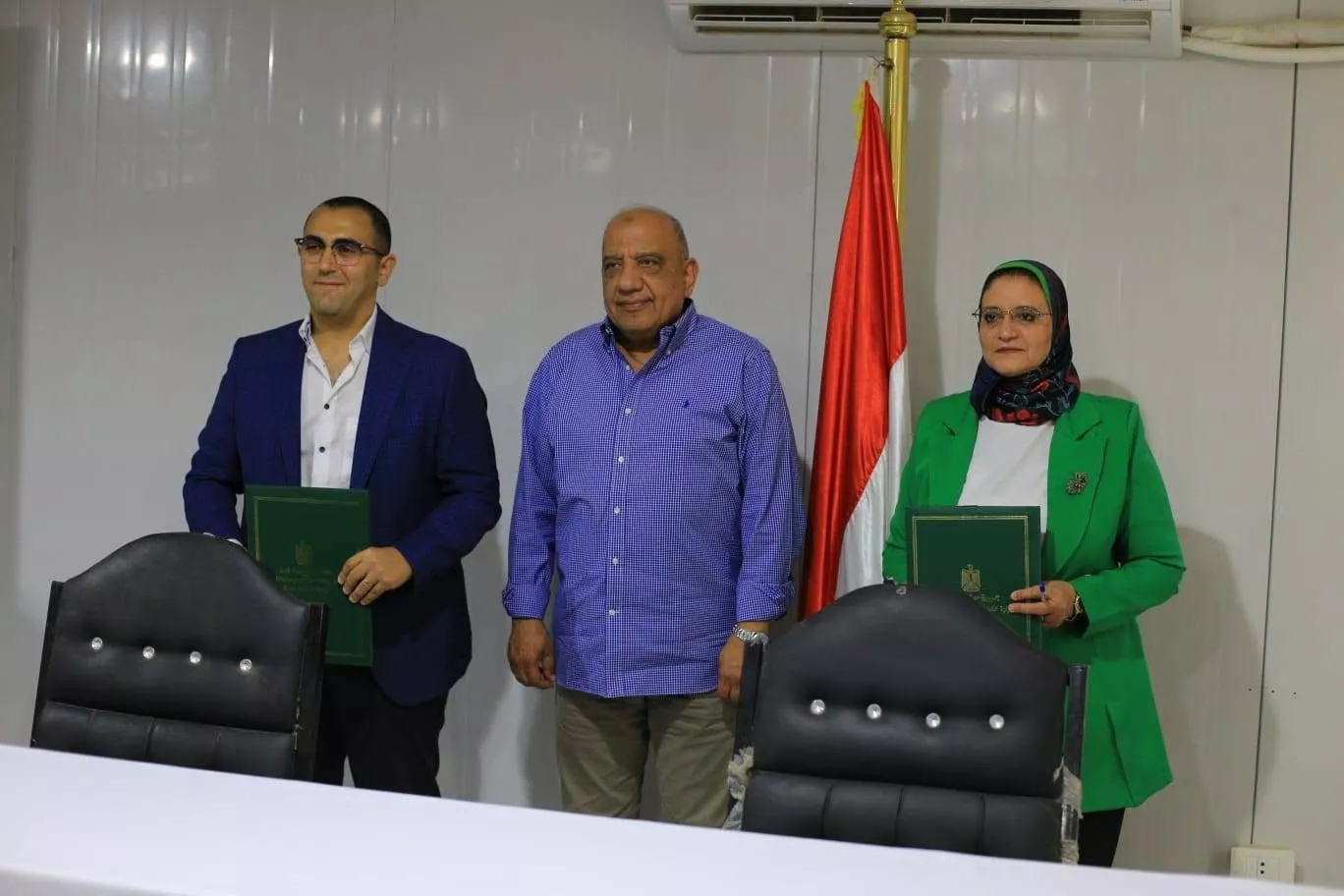 وزير الكهرباء في زيارة ميدانية إلى مجمع بنبان للطاقة الشمسية