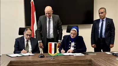 «المصرية لنقل الكهرباء» توقع عقدًا جديدًا لتدعيم الشبكة القومية الموحدة