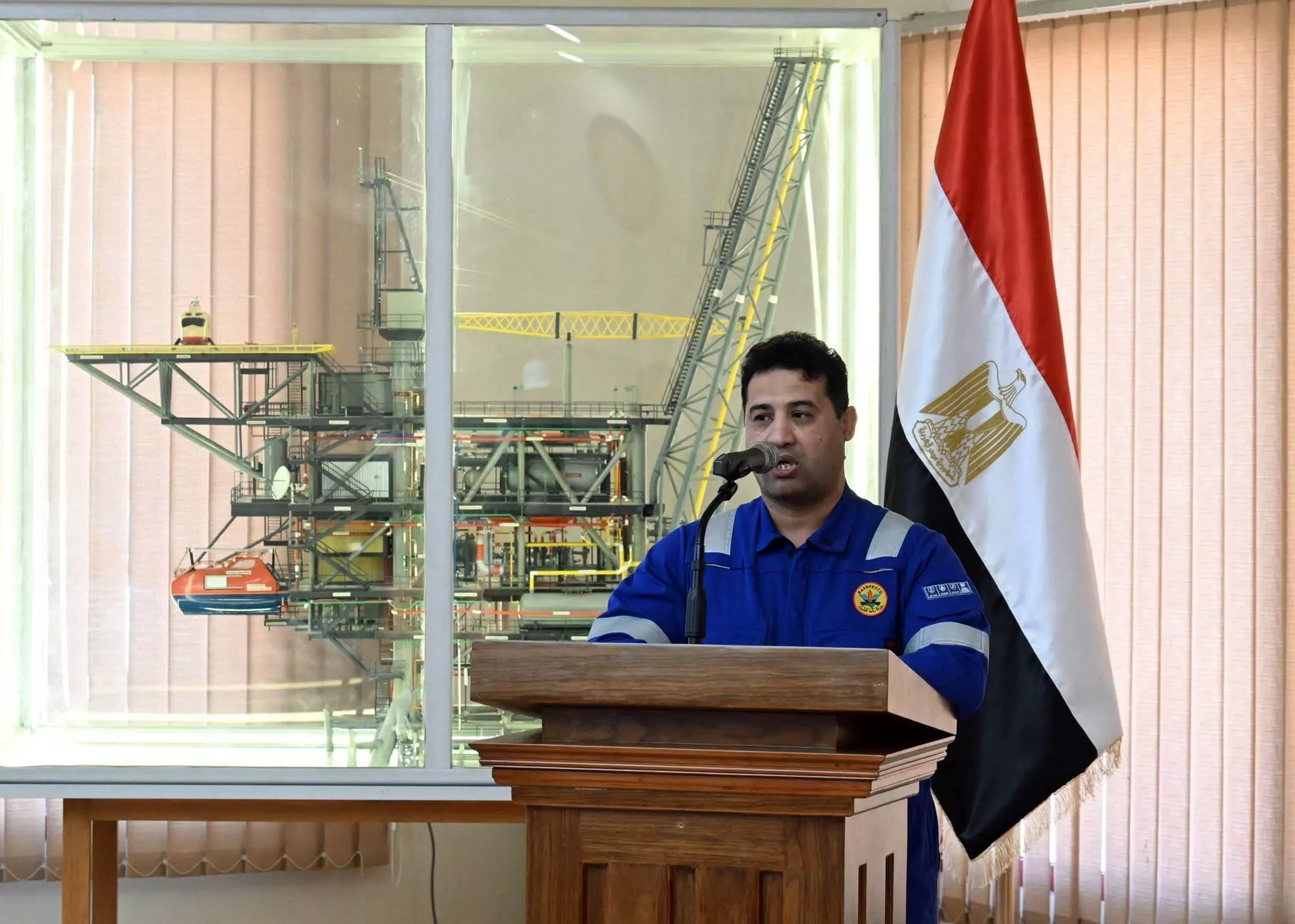 مدبولي يتفقد مواقع إنتاج الغاز الطبيعي بمنطقة غرب الدلتا