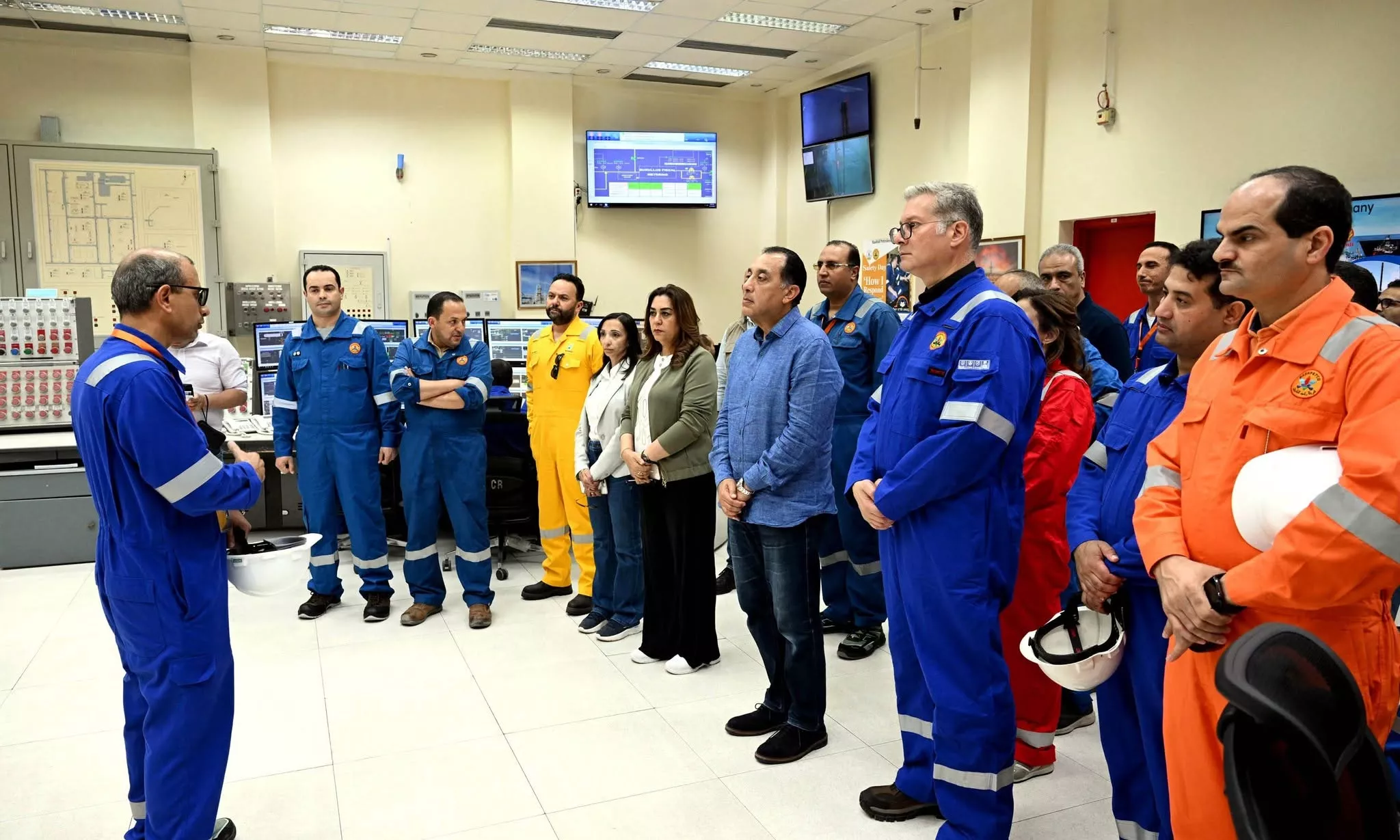 مدبولي يتفقد مواقع إنتاج الغاز الطبيعي بمنطقة غرب الدلتا