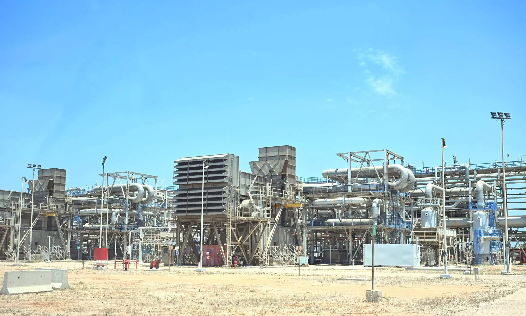 مدبولي يتفقد مواقع إنتاج الغاز الطبيعي بمنطقة غرب الدلتا