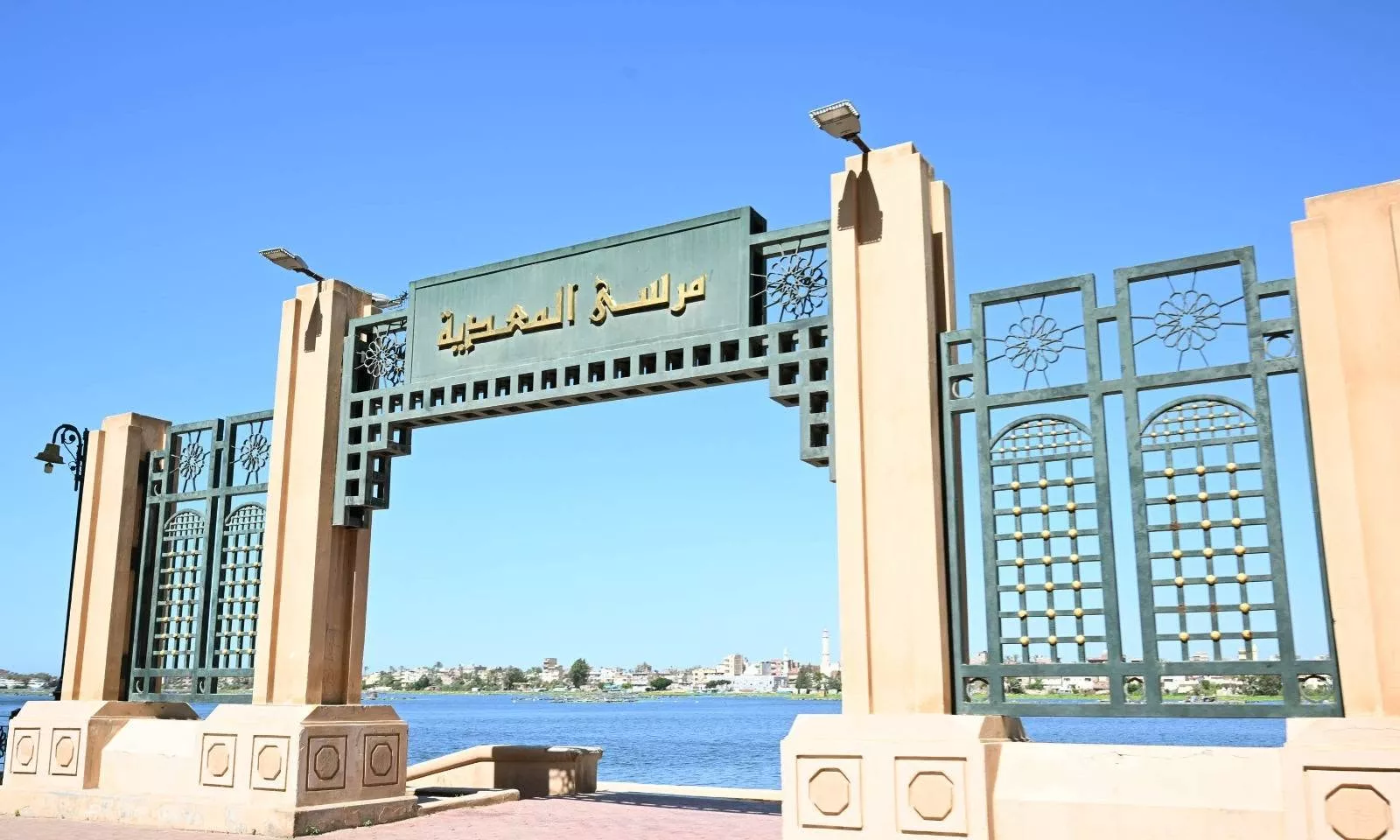 رئيس الوزراء يستعرض أعمال تطوير كورنيش مدينة رشيد
