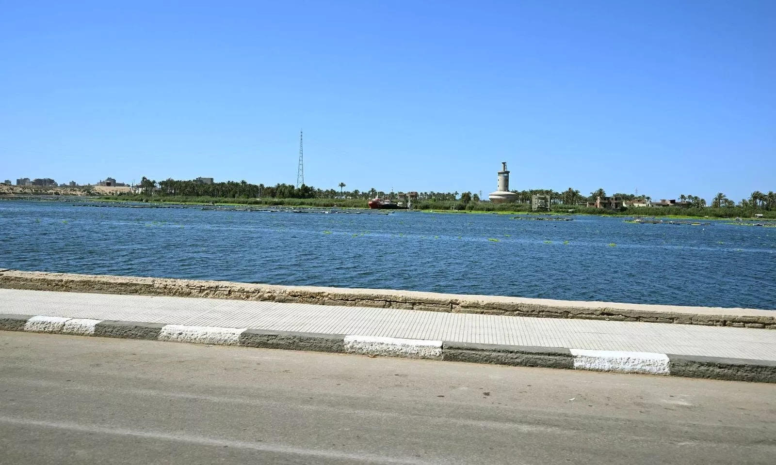 رئيس الوزراء يستعرض أعمال تطوير كورنيش مدينة رشيد