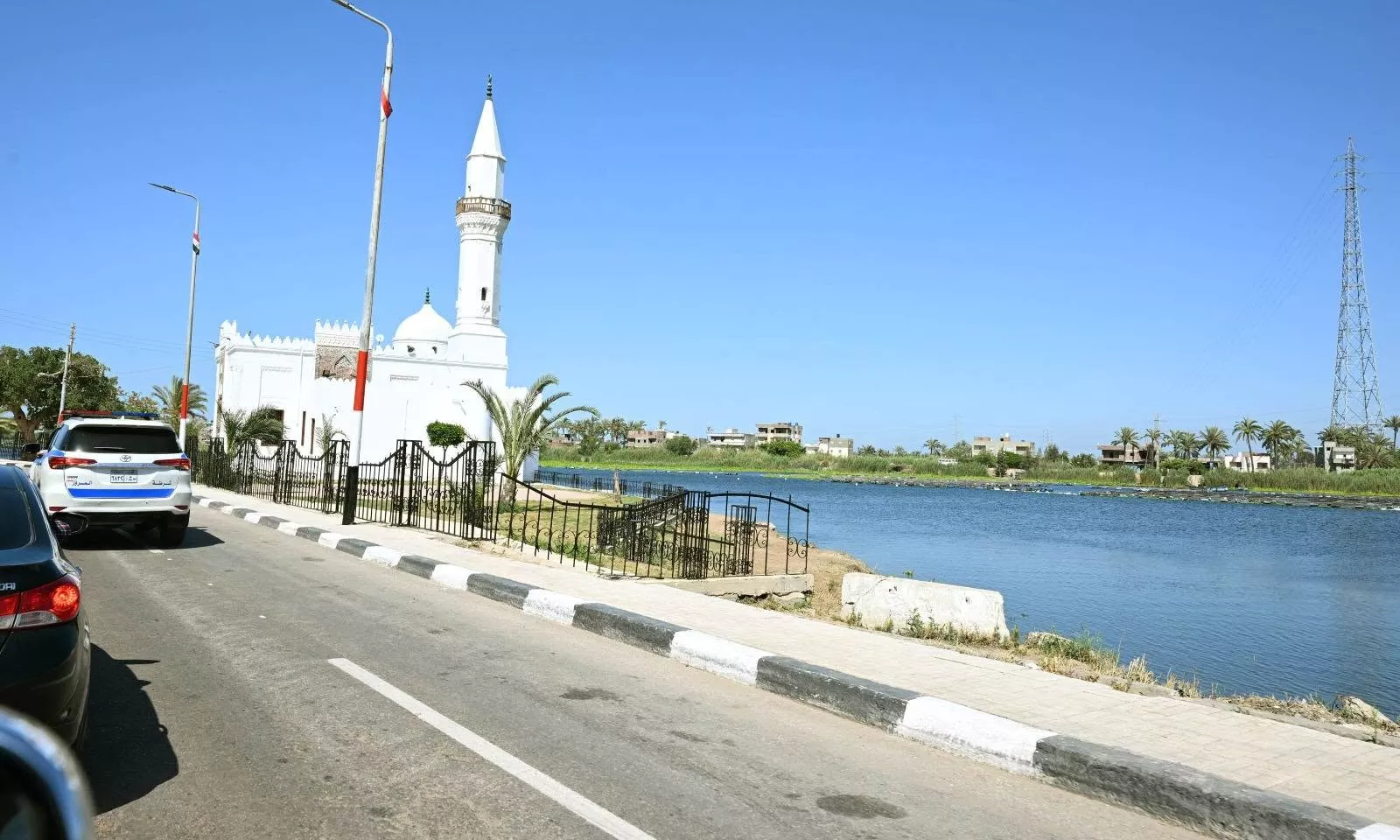 رئيس الوزراء يستعرض أعمال تطوير كورنيش مدينة رشيد