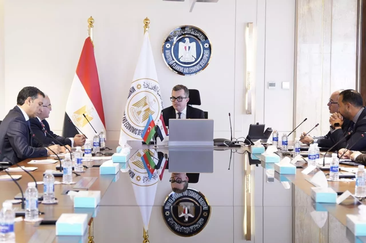 وزير التخطيط يجتمع مع سفير جمهورية أذربيجان