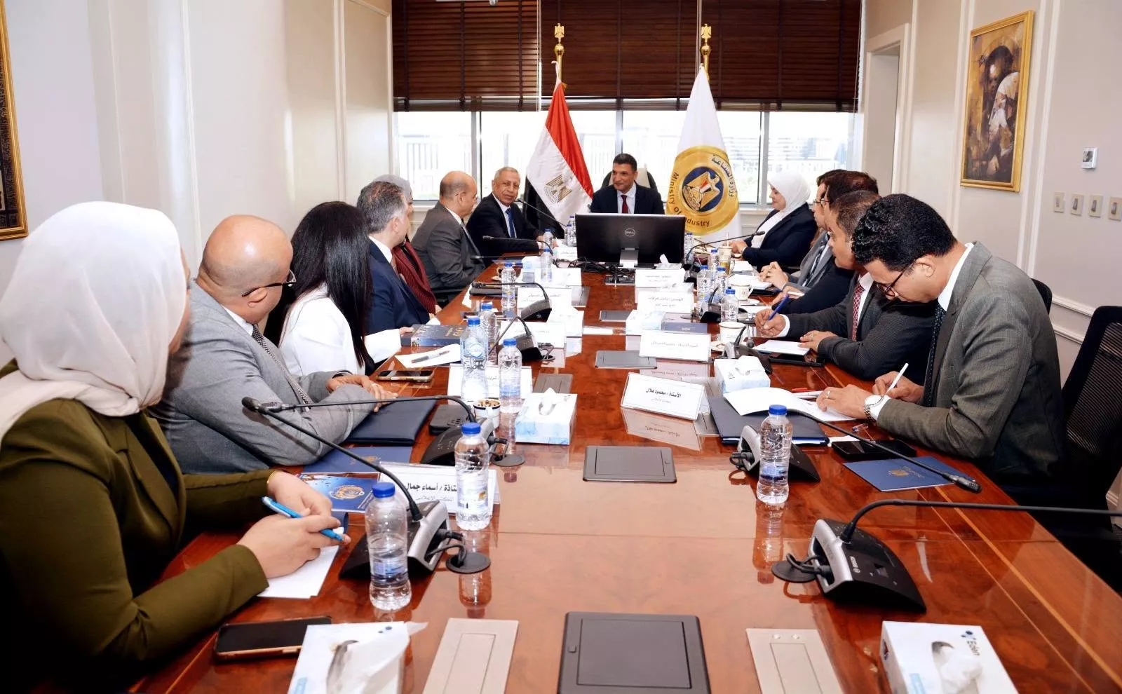 وزير الصناعة يجتمع مع رئيس الأكاديمية العربية للعلوم والتكنولوجيا والنقل البحري