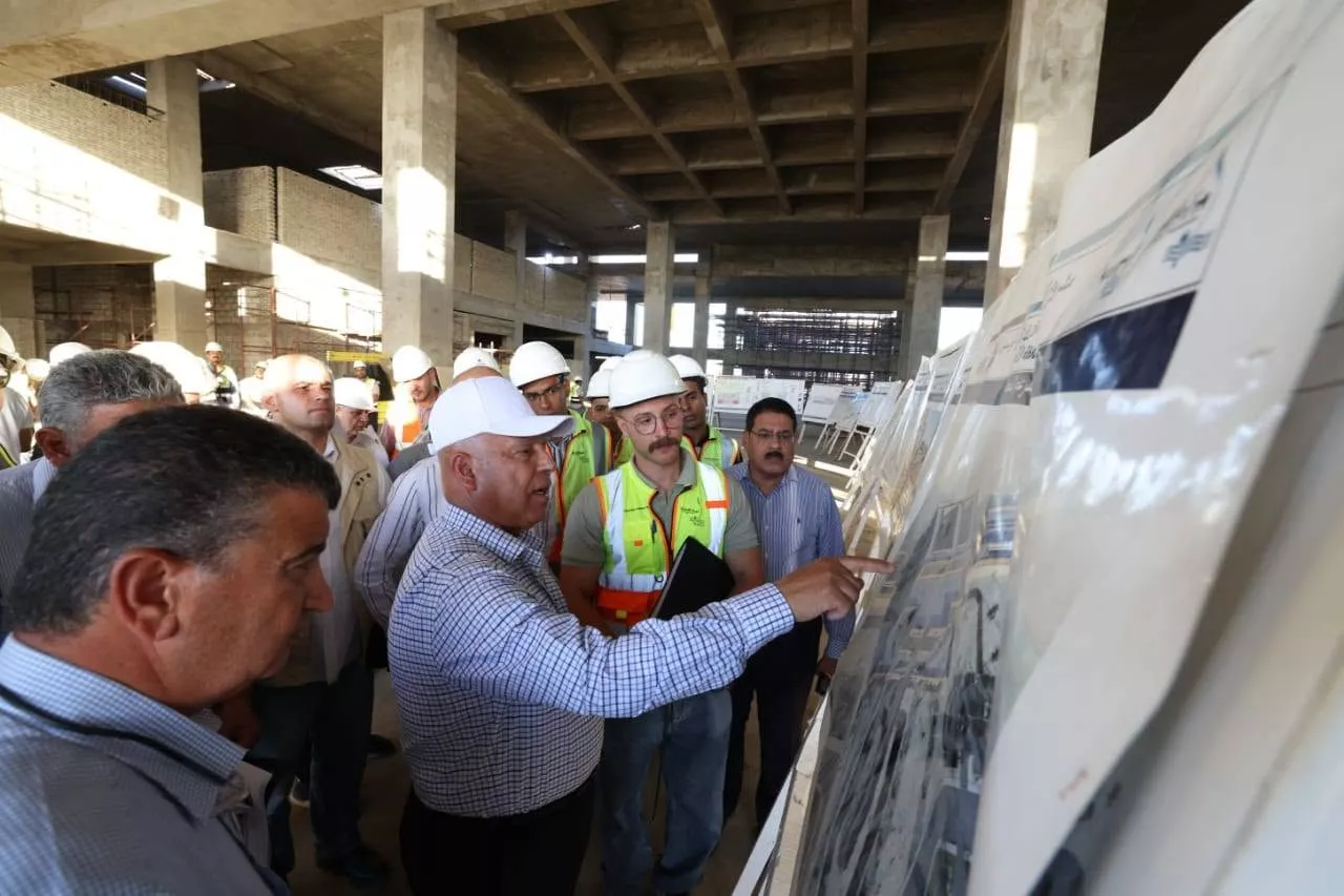 وزير النقل يتفقد محطات ومسار الخط الثاني من شبكة القطار السريع