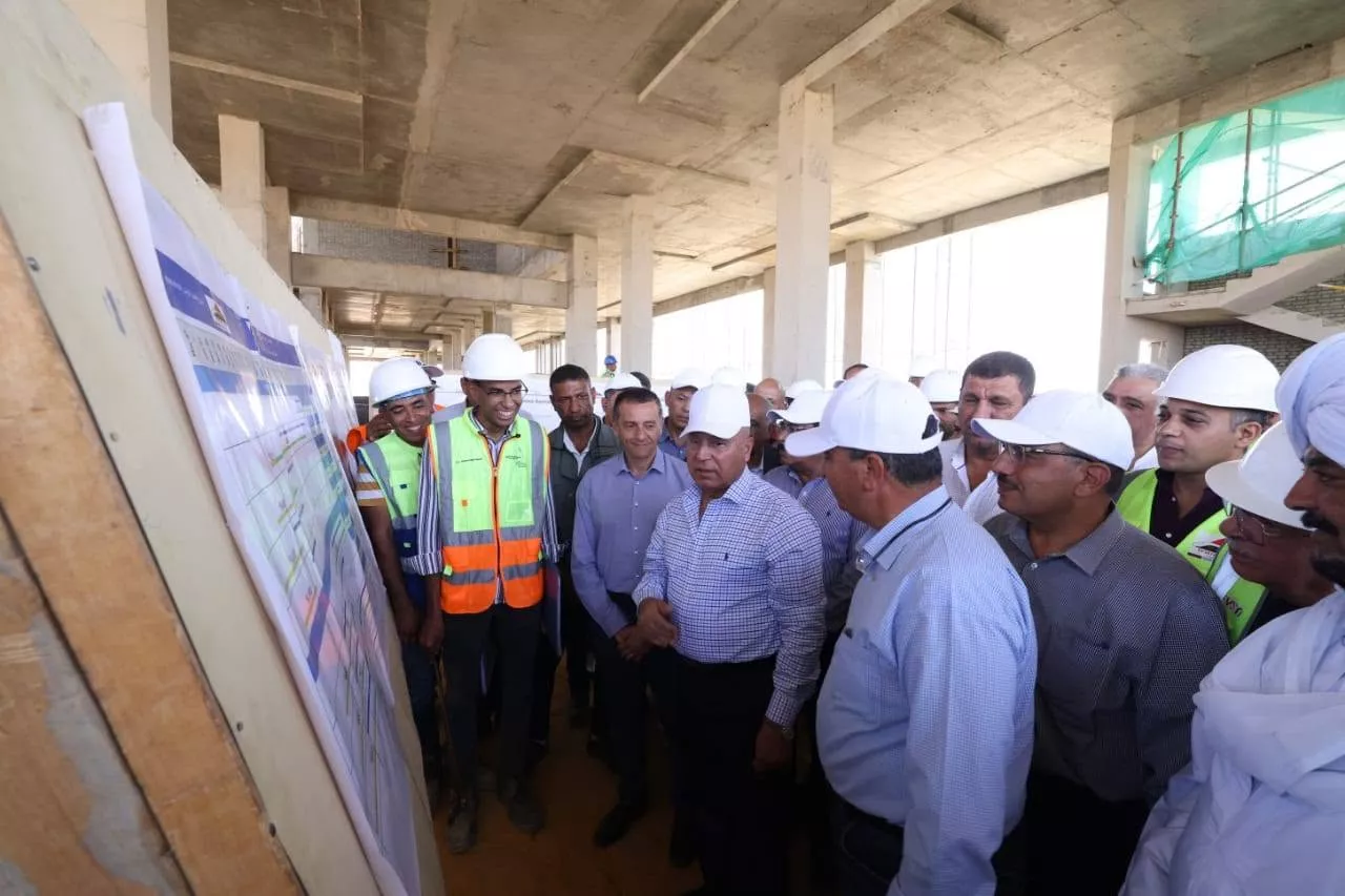 وزير النقل يتفقد محطات ومسار الخط الثاني من شبكة القطار السريع