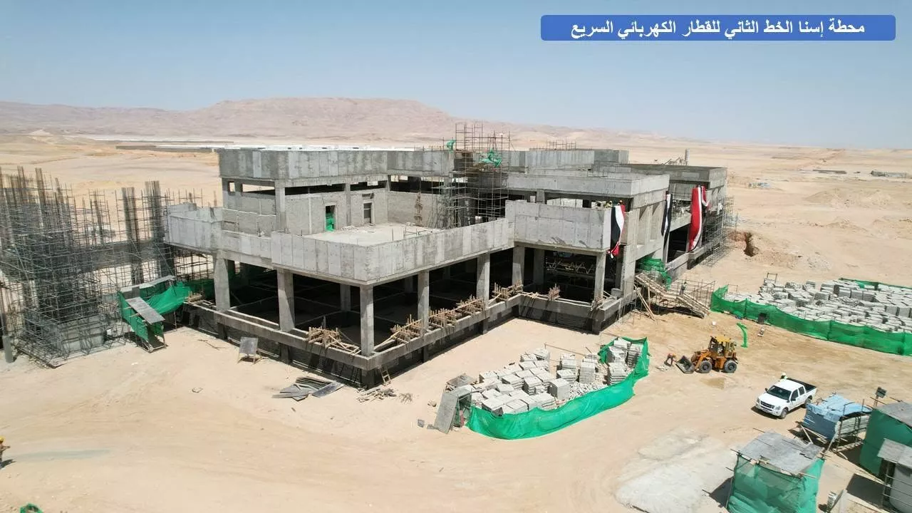 وزير النقل يتفقد محطات ومسار الخط الثاني من شبكة القطار السريع