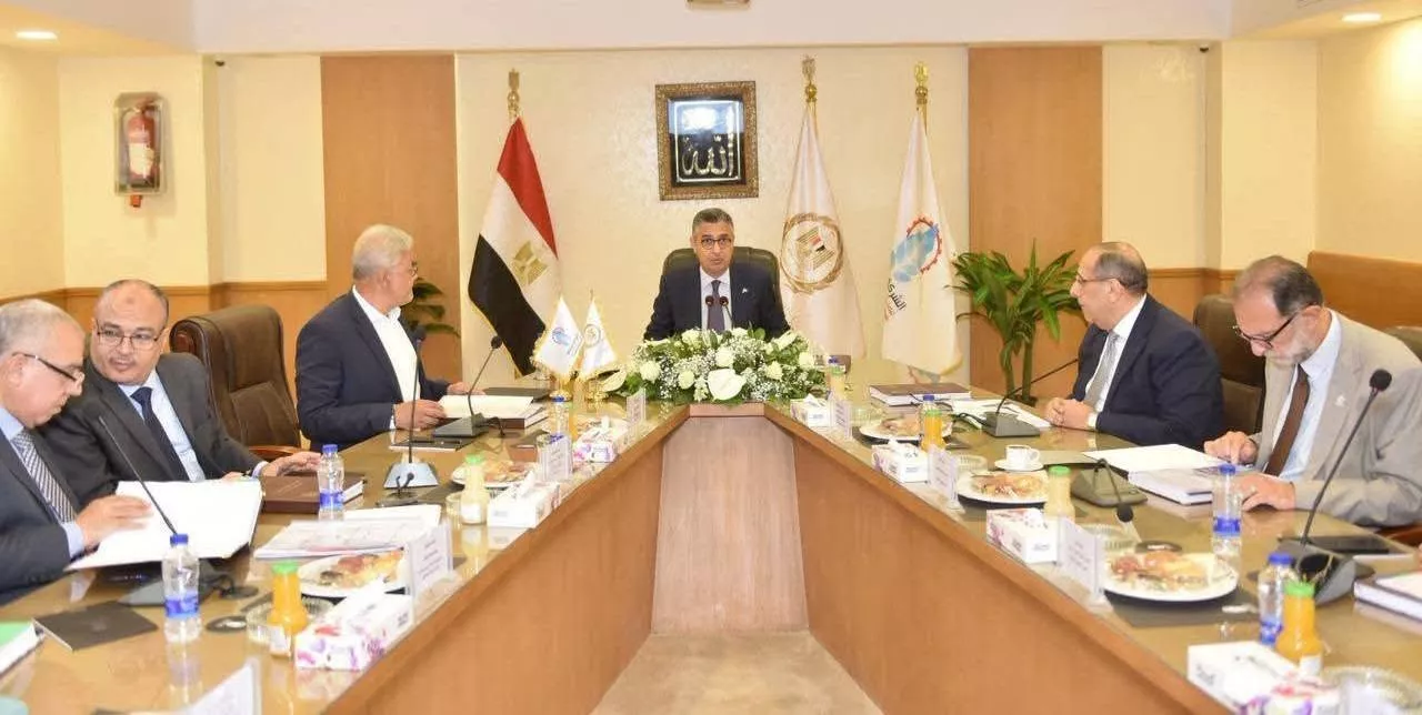 وزير التموين يترأس اجتماع الشركة القابضة للصناعات الغذائية