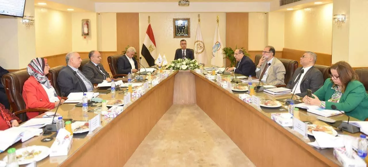 وزير التموين يترأس اجتماع الشركة القابضة للصناعات الغذائية
