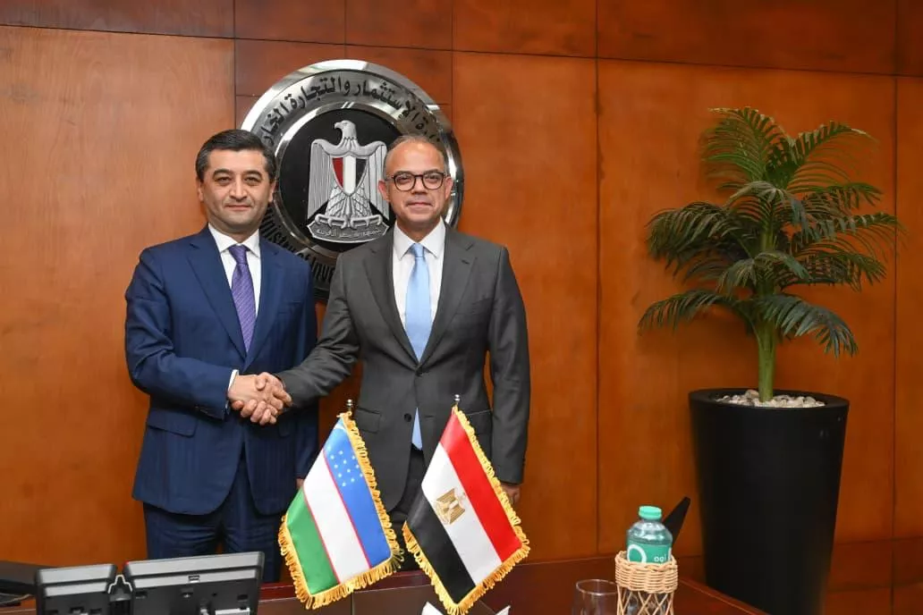 وزير الاستثمار يجتمع مع وزير خارجية أوزبكستان