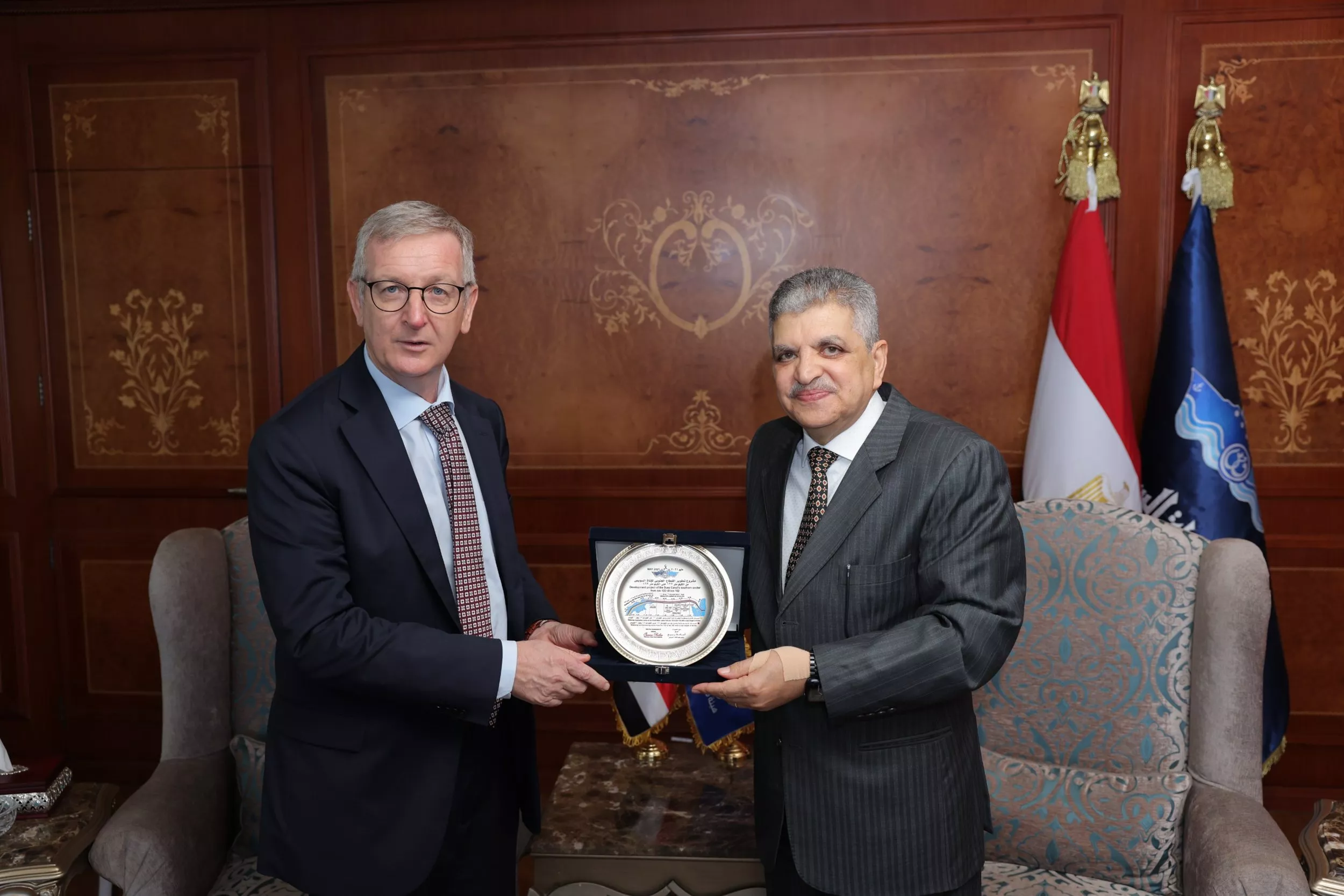 رئيس هيئة قناة السويس يستقبل السفير الأيرلندي 
