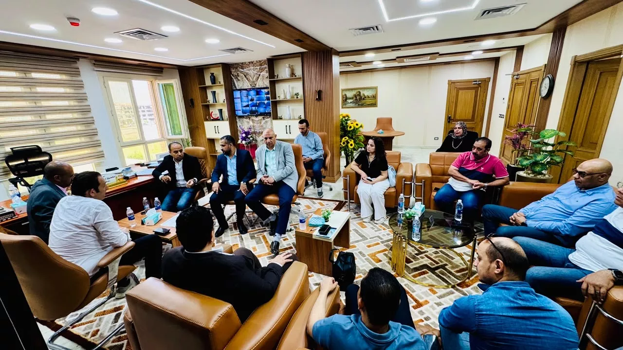 وزيرة الإسكان تتابع مستجدات ملف توفيق الأوضاع بالأراضي المضافة بمدينتي العبور الجديدة والشروق