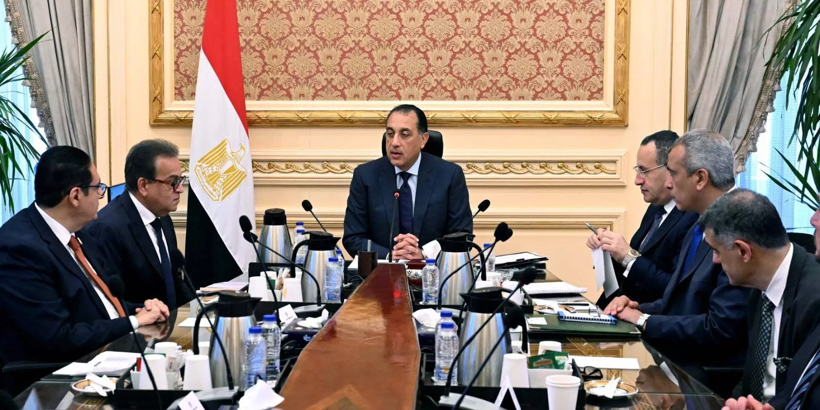 رئيس الوزراء يتابع مستجدات الموقف التنفيذي لمستشفى 500500