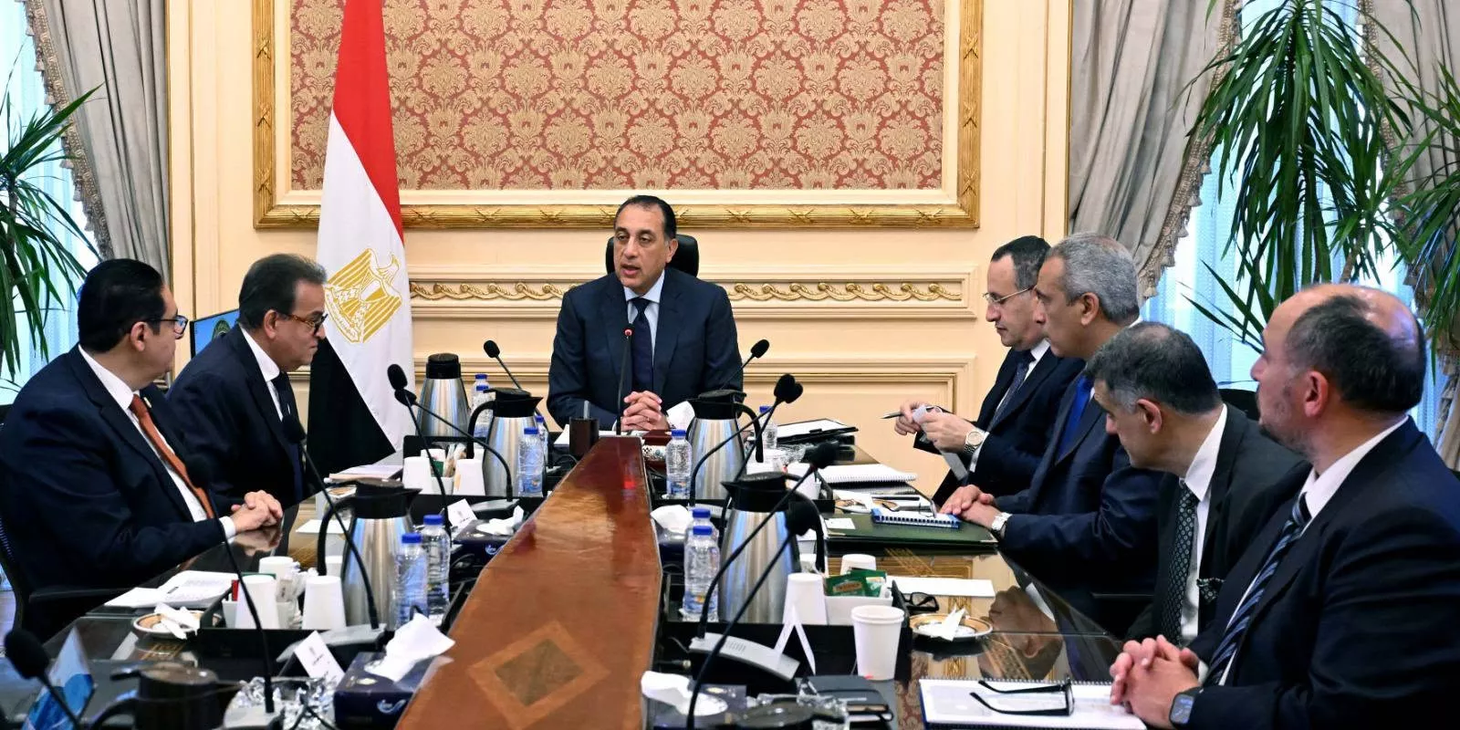 رئيس الوزراء يتابع مستجدات الموقف التنفيذي لمستشفى 500500