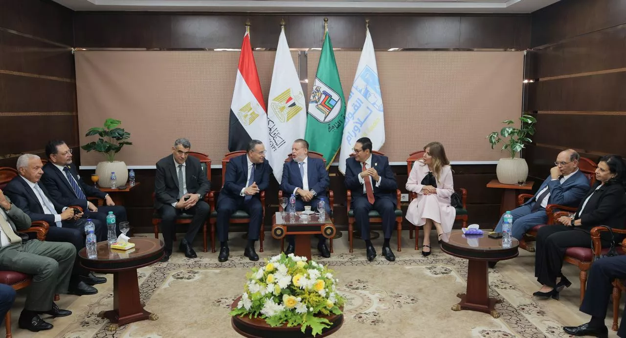 محافظ المركزي ووزير التعليم العالي يفتتحان عدد من المشروعات والوحدات الطبية بالمعهد القومي للأورام