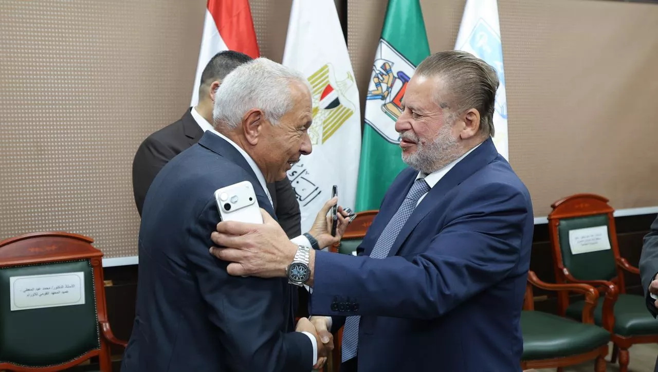 محافظ المركزي ووزير التعليم العالي يفتتحان عدد من المشروعات والوحدات الطبية بالمعهد القومي للأورام
