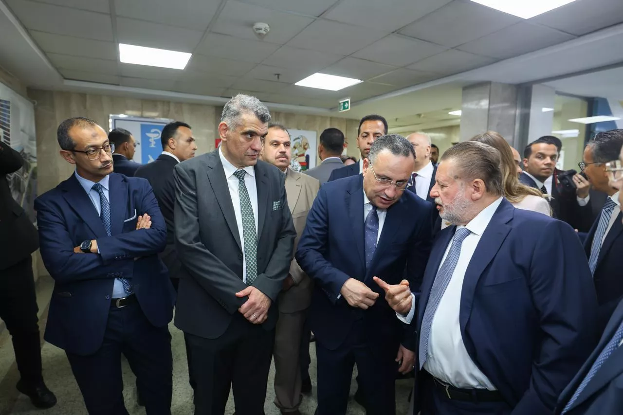 محافظ المركزي ووزير التعليم العالي يفتتحان عدد من المشروعات والوحدات الطبية بالمعهد القومي للأورام