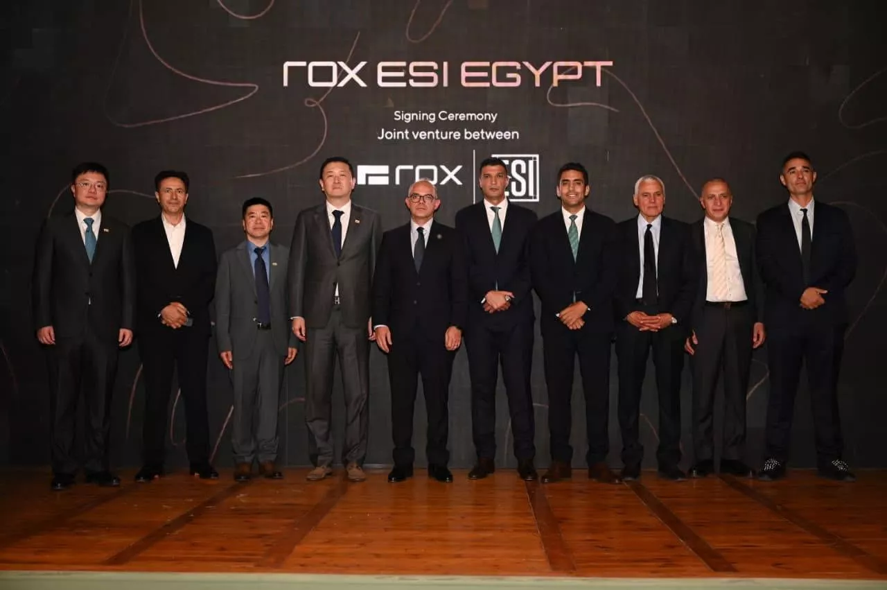 وزير الصناعة يشهد توقيع اتفاقية بين مجموعة عز العرب السويدي وشركة ROX Motor