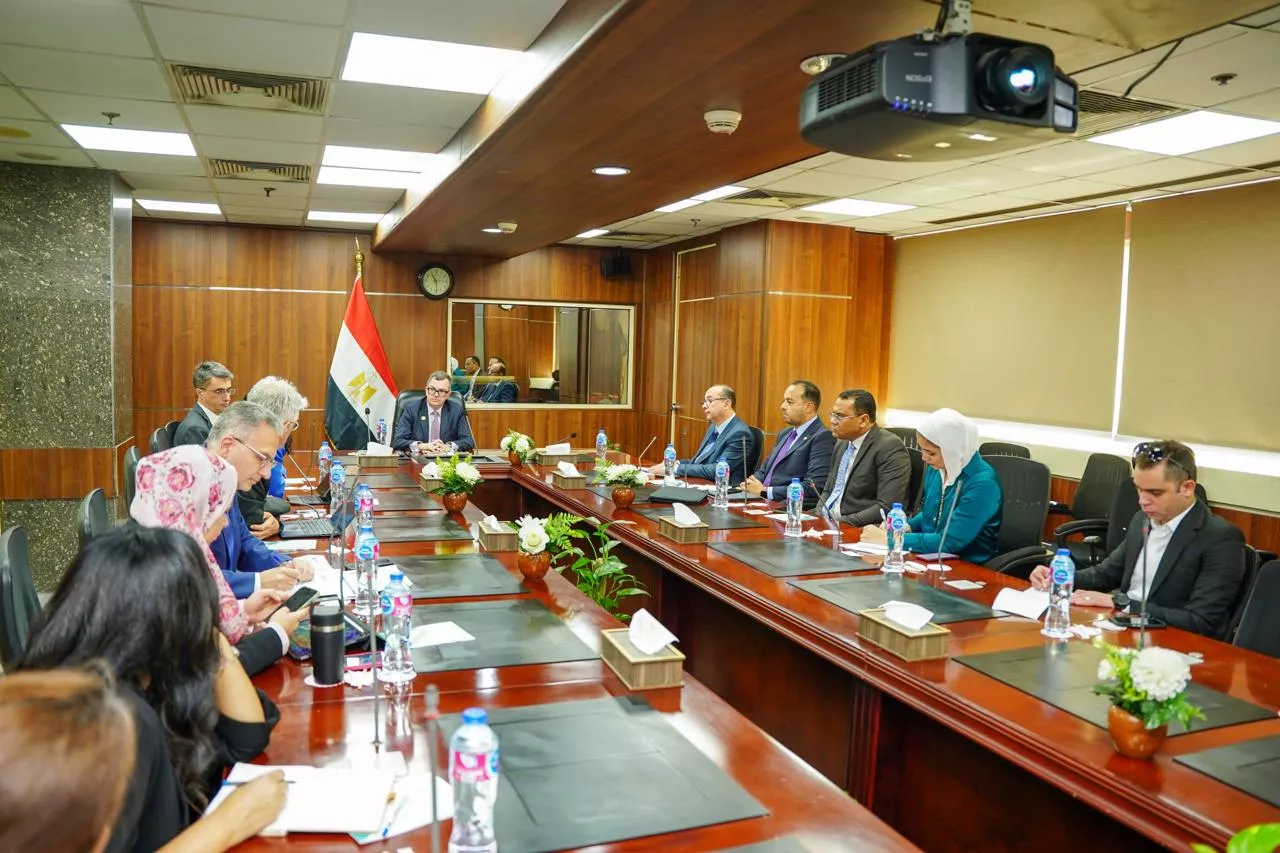 وزير التخطيط يجتمع مع المدير الإقليمي للبنك الدولي