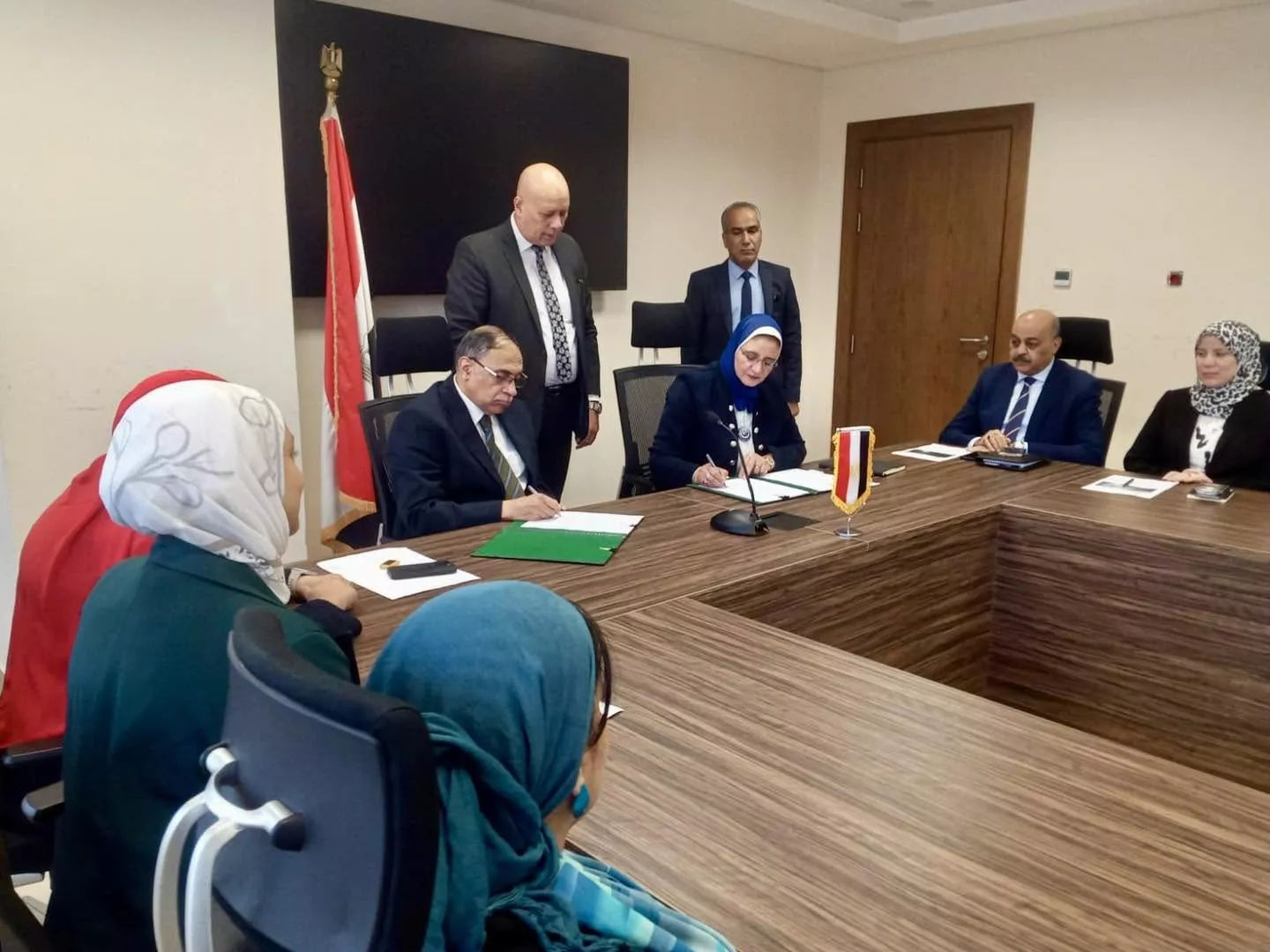 المصرية لنقل الكهرباء توقع عقدًا مع شركة وادي النيل