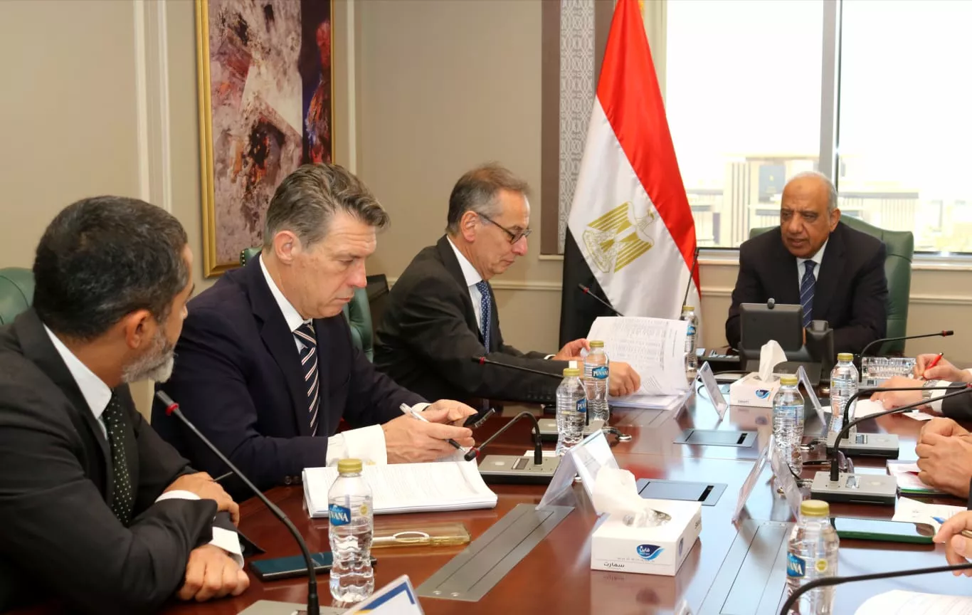 وزير الكهرباء يبحث مع وفد البنك الأوروبى لإعادة الإعمار والتنمية EBRD
