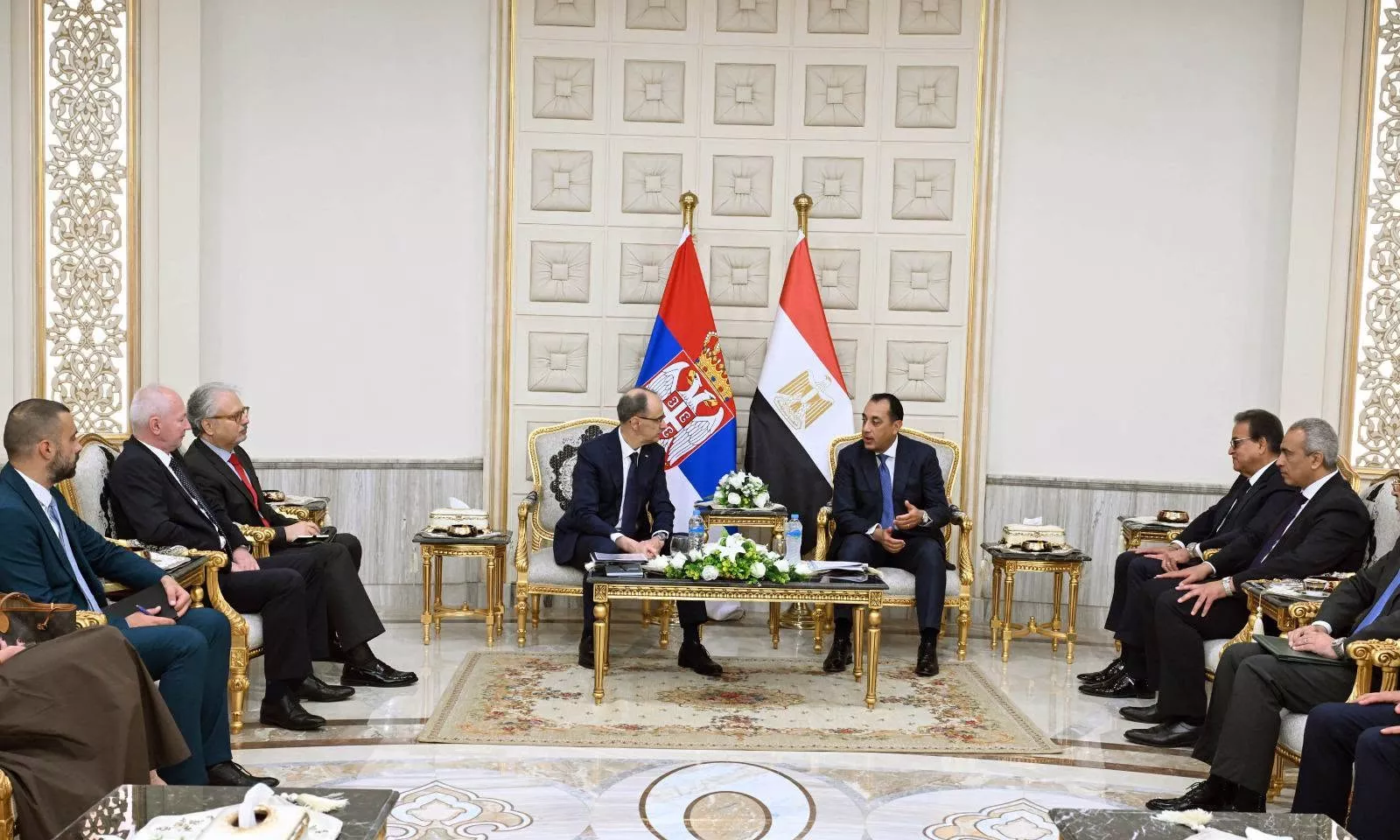 رئيس الوزراء يلتقي نظيره الصربي
