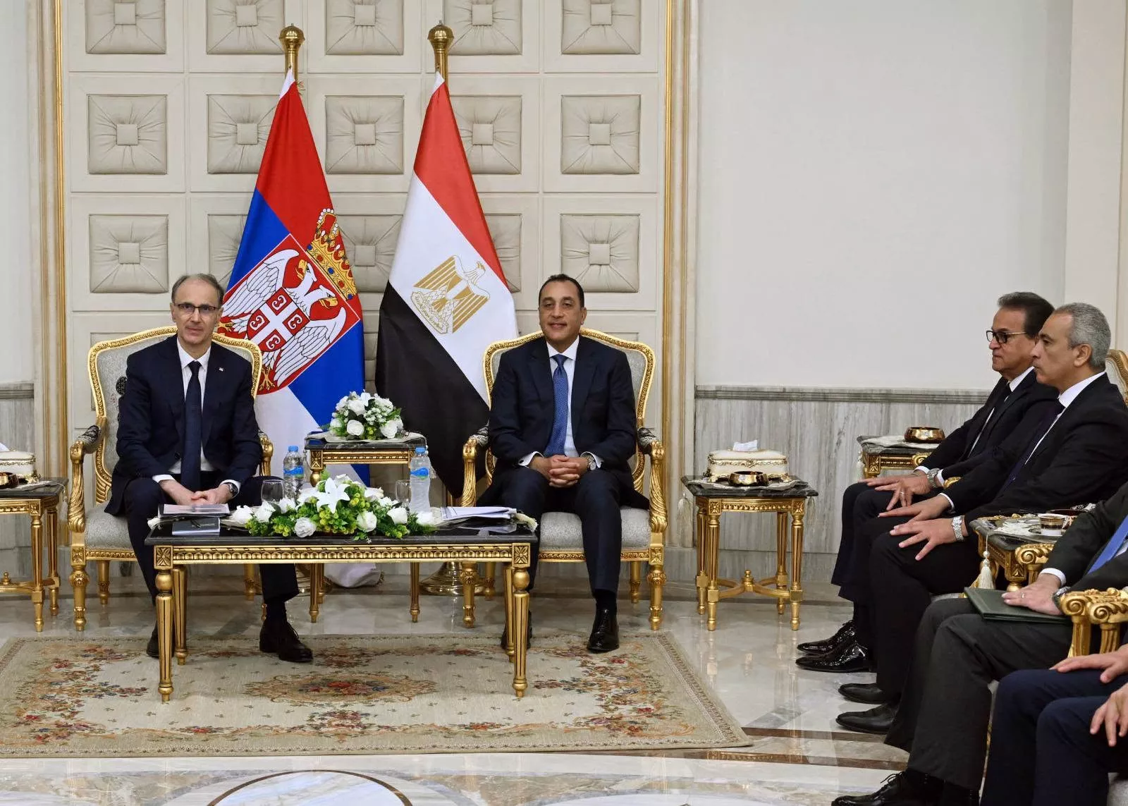 رئيس الوزراء يلتقي نظيره الصربي