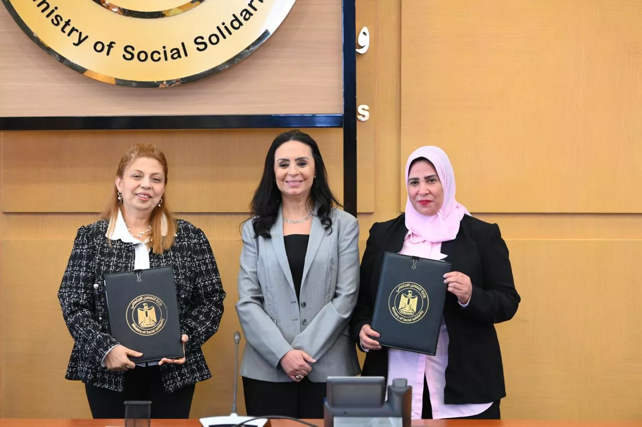 وزيرة التضامن تشهد توقيع عقود تمويل لمشروعات متناهية الصغر