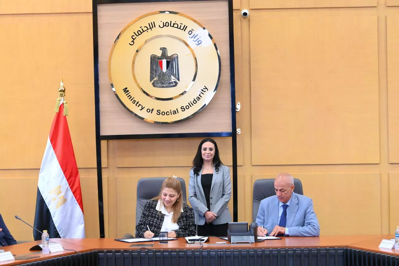 وزيرة التضامن تشهد توقيع عقود تمويل لمشروعات متناهية الصغر