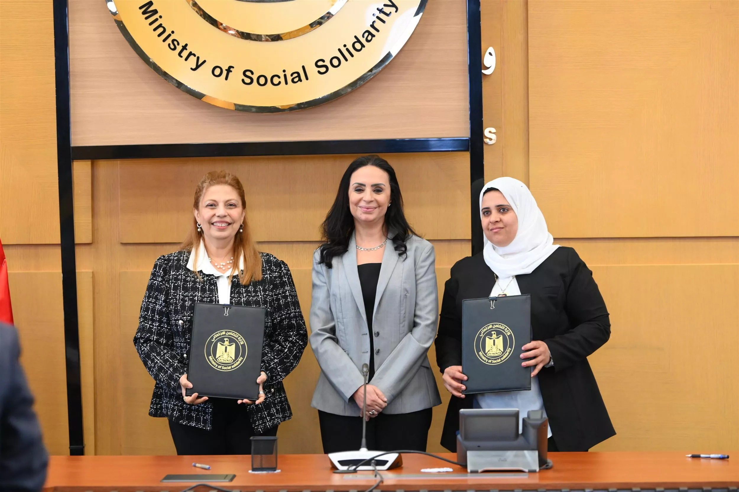 وزيرة التضامن تشهد توقيع عقود تمويل لمشروعات متناهية الصغر