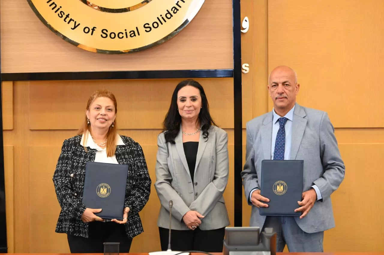 وزيرة التضامن تشهد توقيع عقود تمويل لمشروعات متناهية الصغر