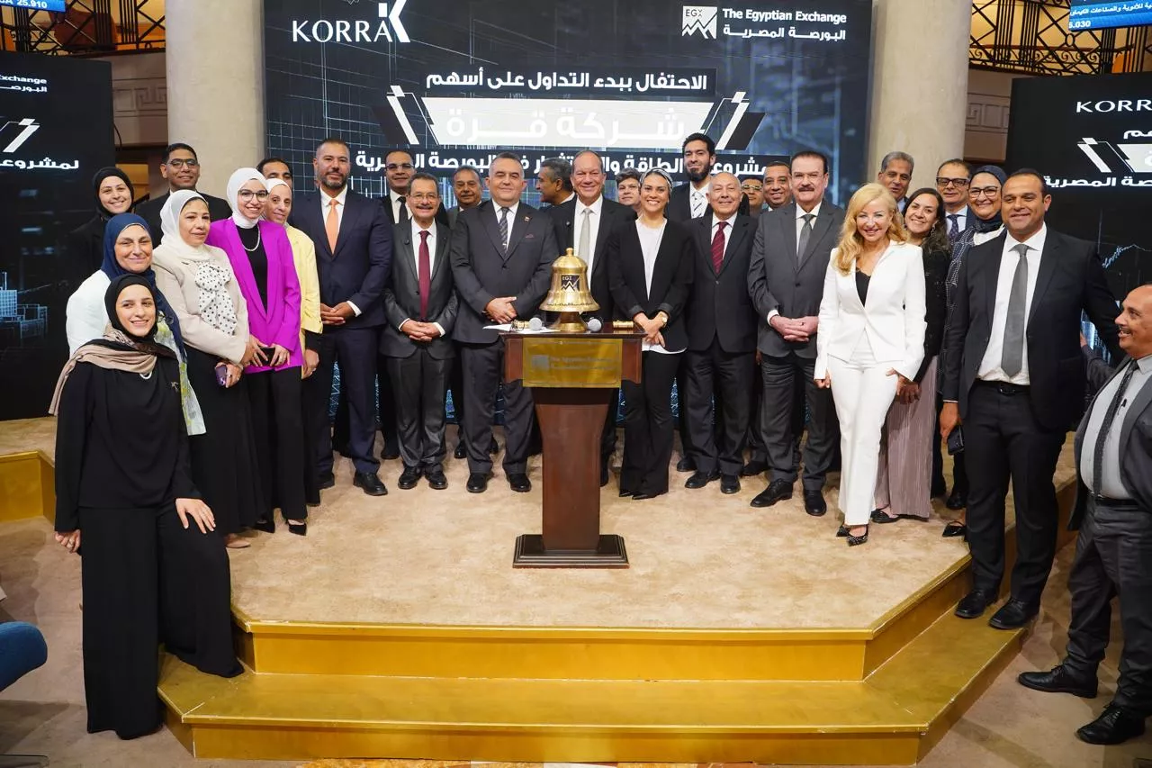 عمر رضوان يشارك قيادات شركة قرة في فعالية قرع الجرس