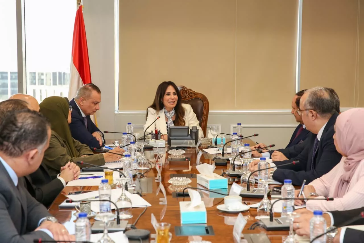 وزيرة الإسكان تتابع مشروع قانون المطورين العقاريين