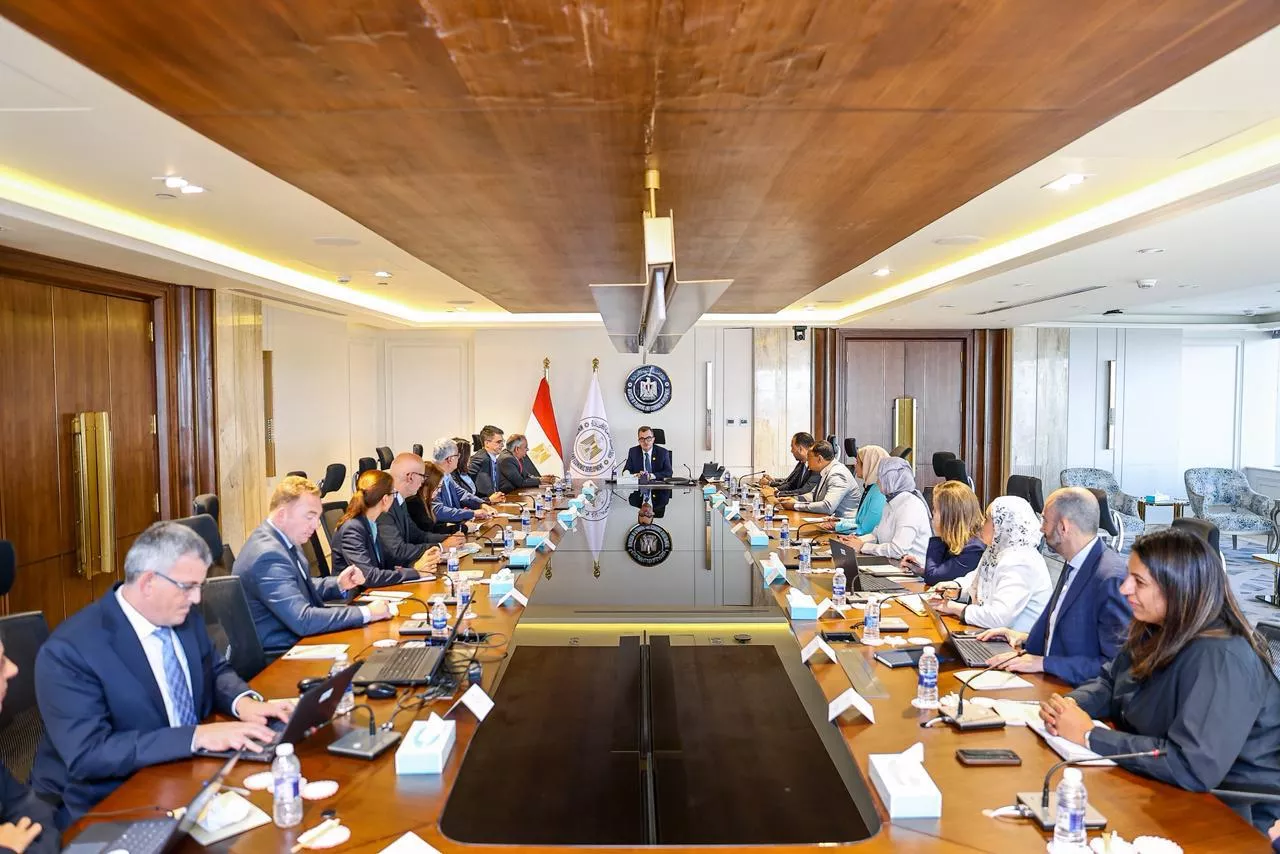 وزير التخطيط يجتمع مع وفد البنك الدولي