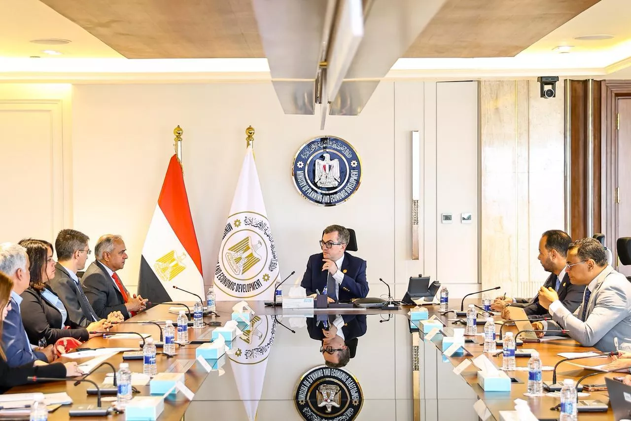 وزير التخطيط يجتمع مع وفد البنك الدولي