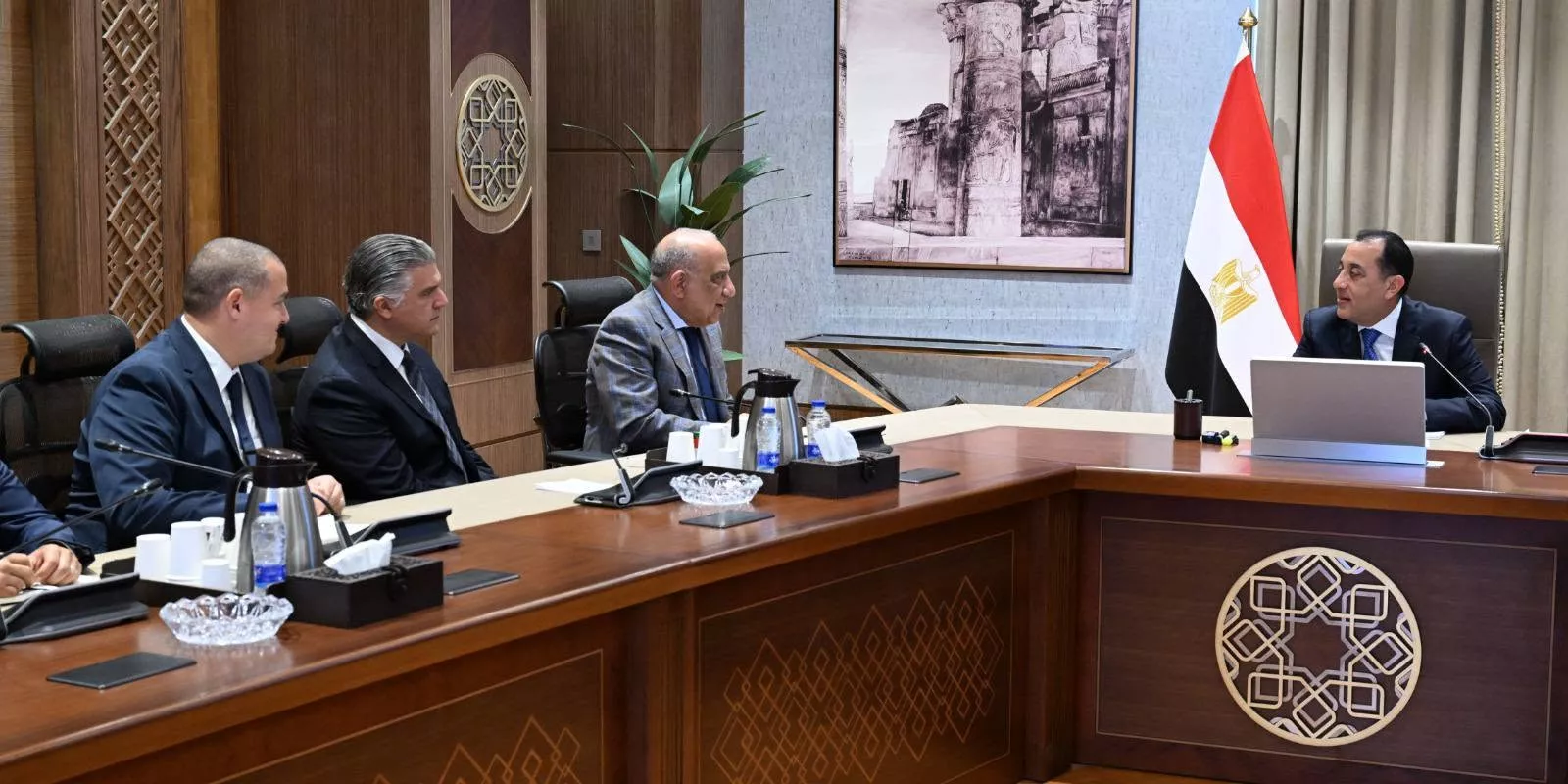 مدبولي يتابع مستجدات موقف مشروعات الطاقة الجديدة والمتجددة