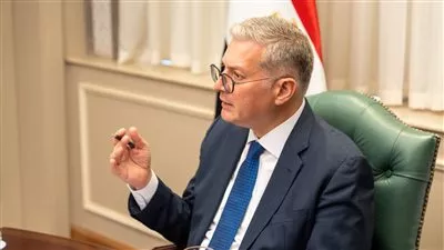 وزير «البترول» يبحث مع «إيني» خطط زيادة انتاج الغاز وحفر آبار جديدة