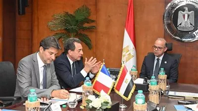 مباحثات مصرية - فرنسية للتعاون في صناعة السيارات والطيران والدواء والتكنولوجيا المتقدمة