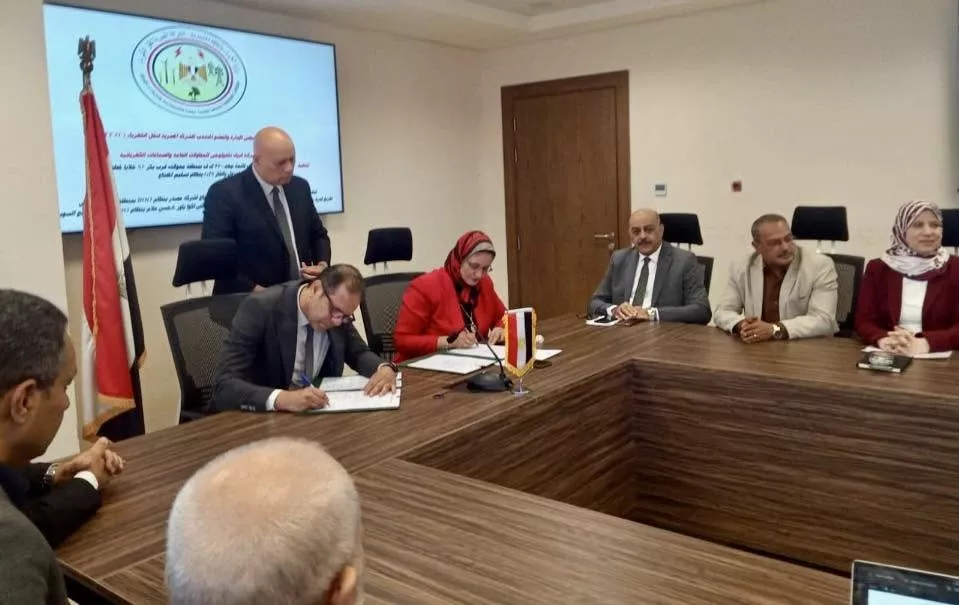 المصرية لنقل الكهرباء توقع عقدًا جديدًا لتفريغ 750 ميجاوات