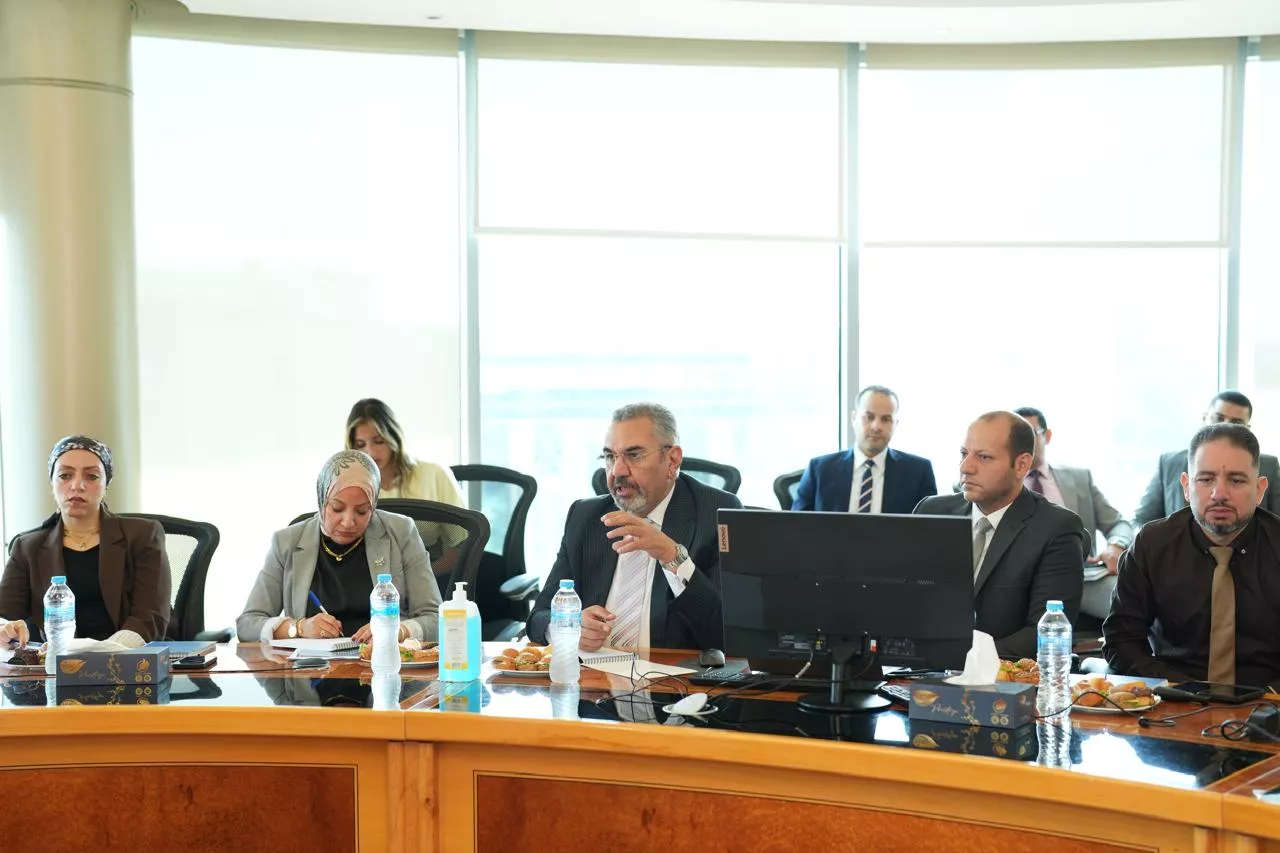 رئيس البورصة مع مجلس إدارة الجمعية المصرية لإدارة الاستثمار
